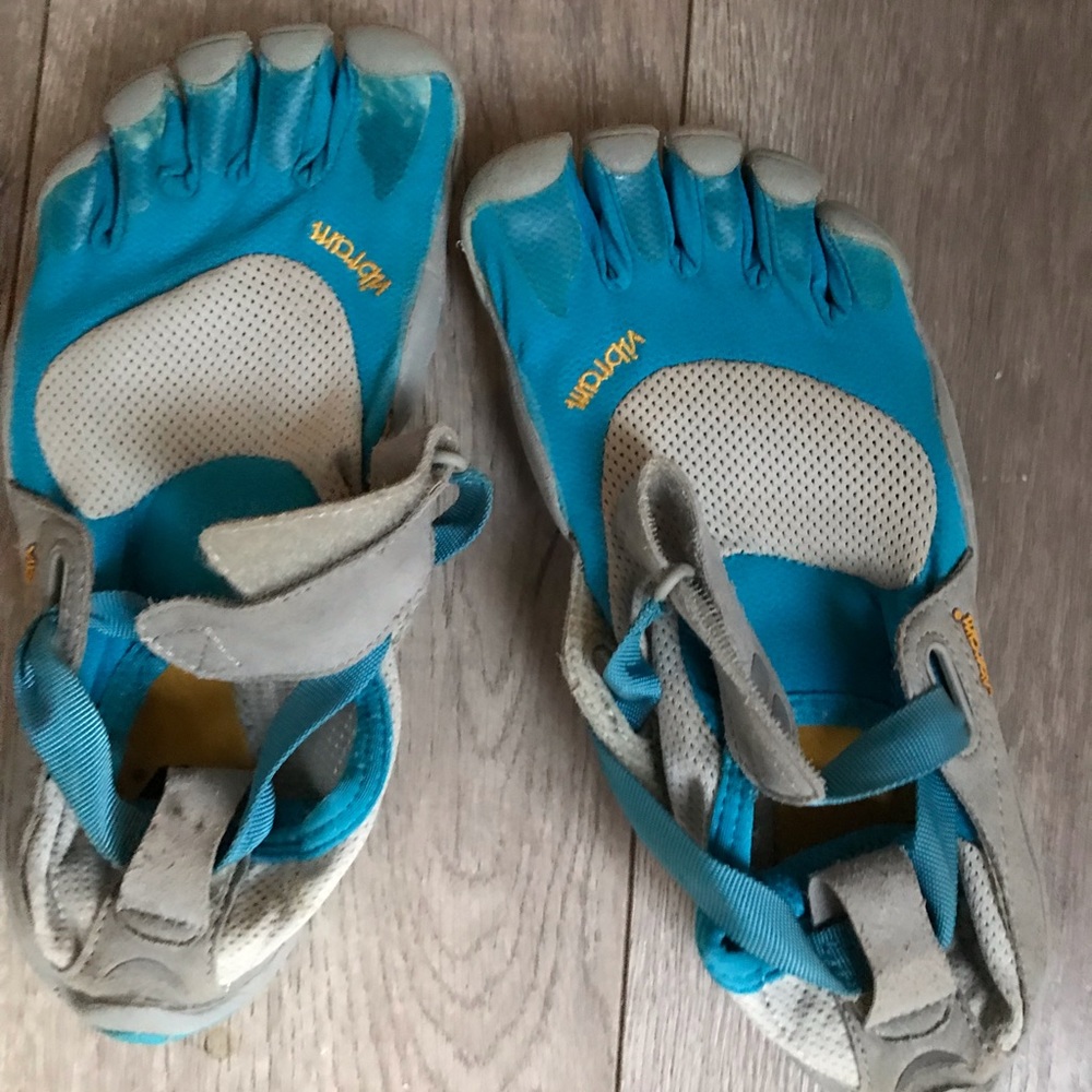 Size 6.5 Vibram Shoes